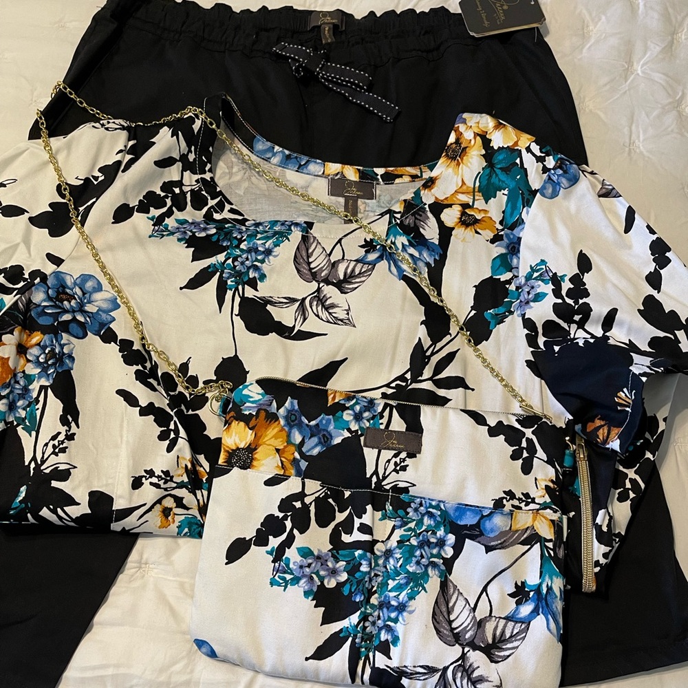 Gorgeous NWT Large Jaanuu scrub Set- Top, Pants, and work purse